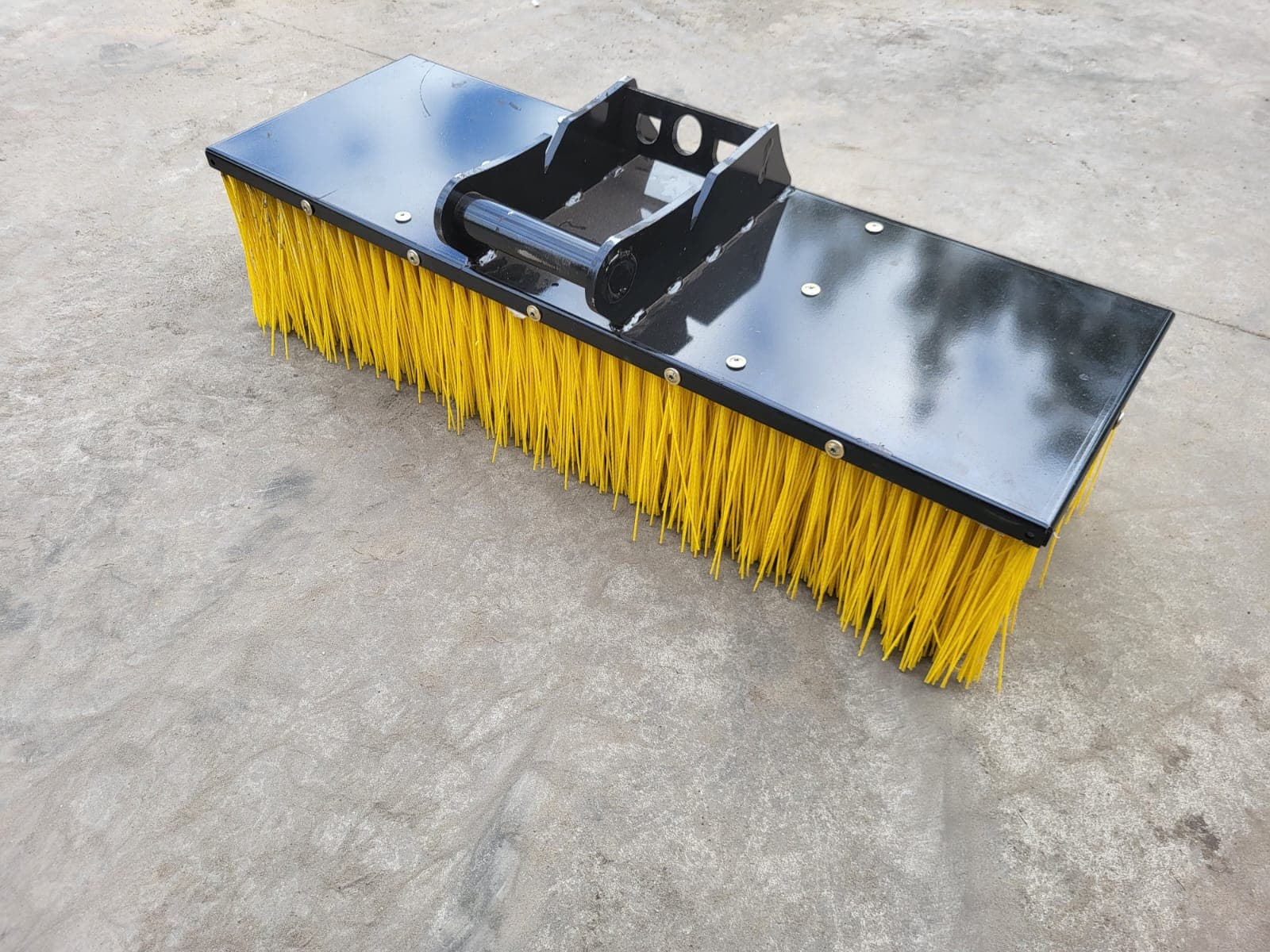 Szczotka zamiatarka do koparki